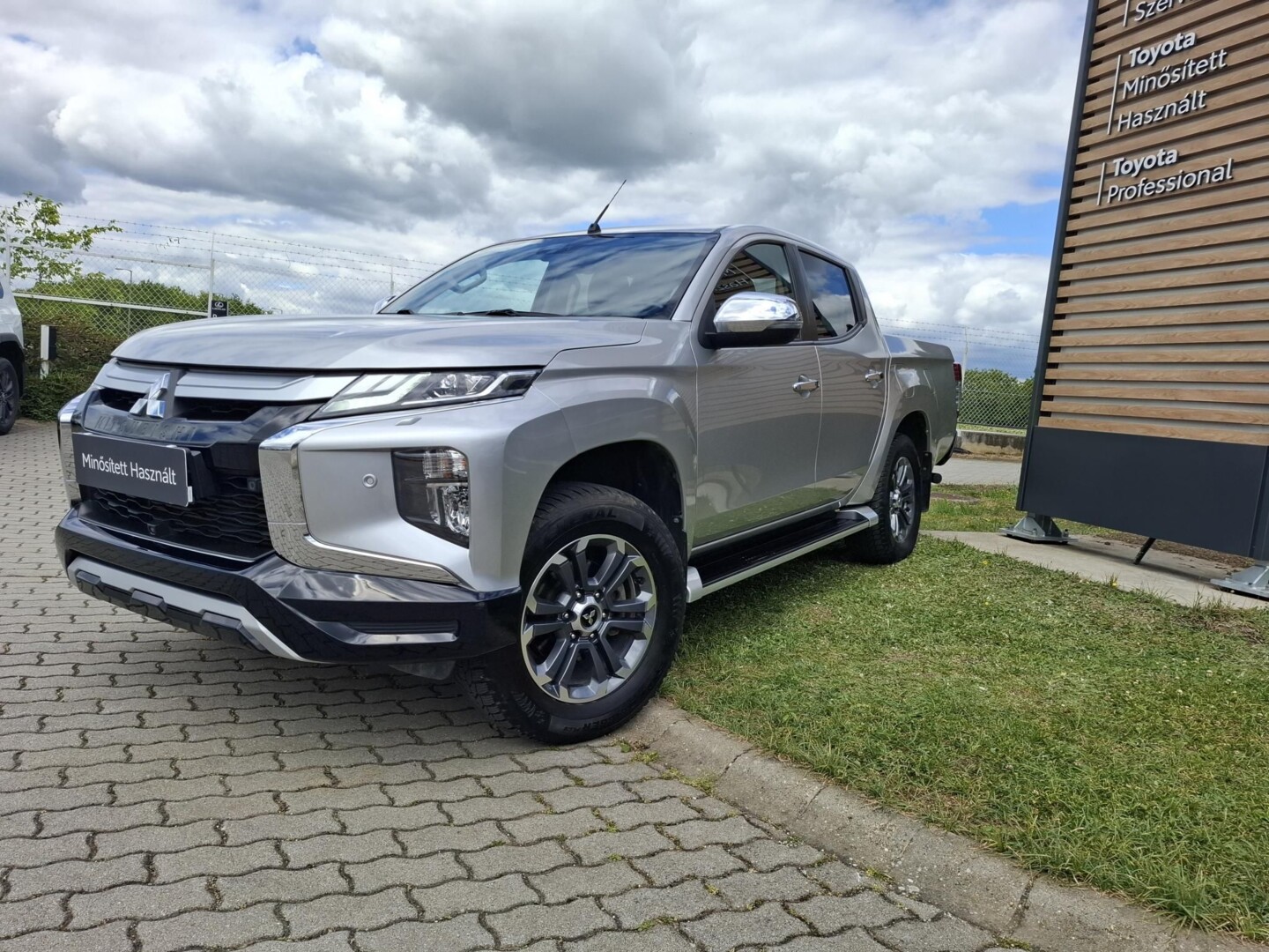 Mitsubishi L200
