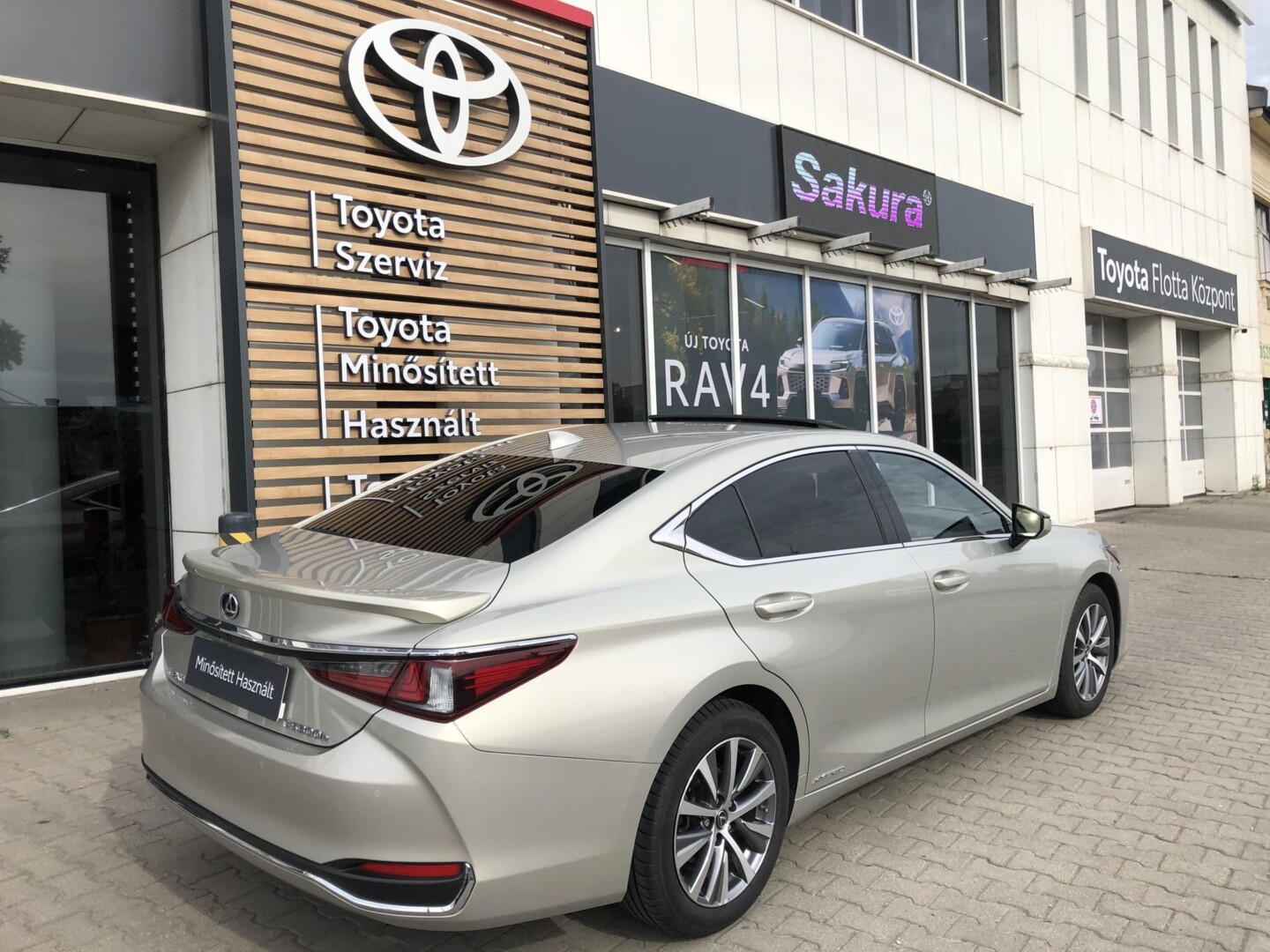 Lexus ES