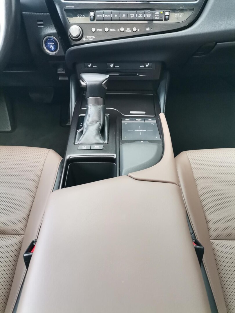 Lexus ES