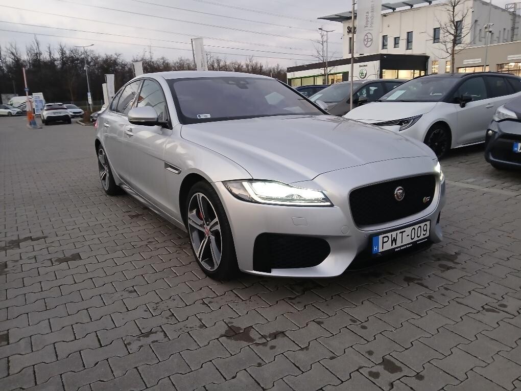 Jaguar XF