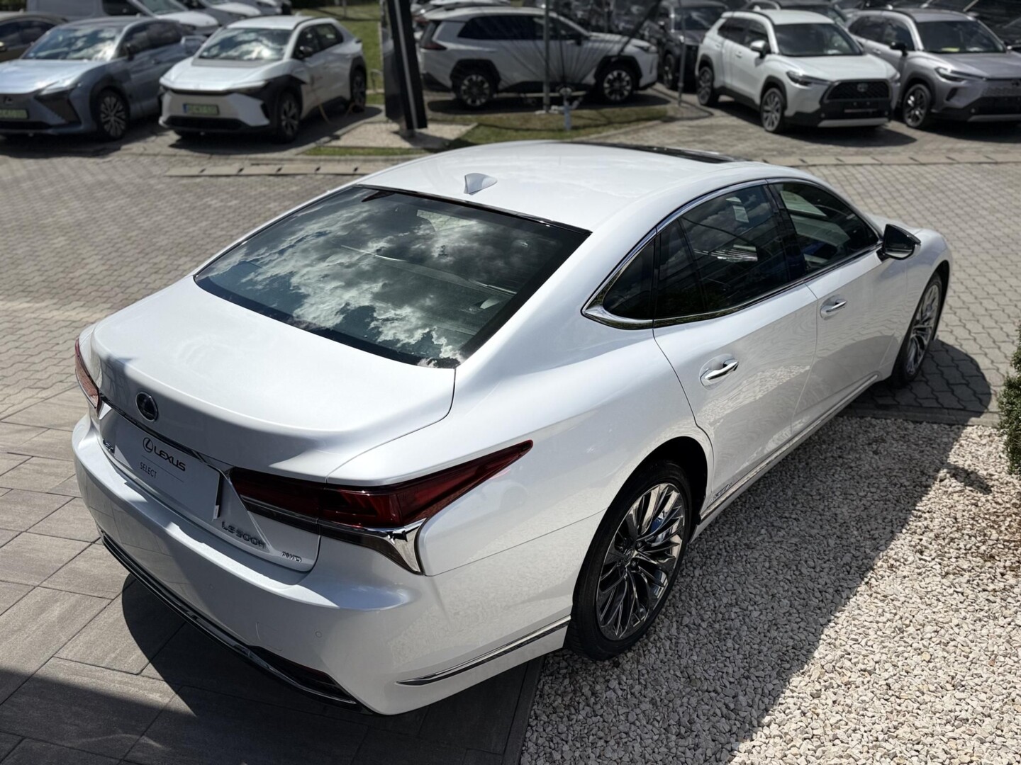 Lexus LS