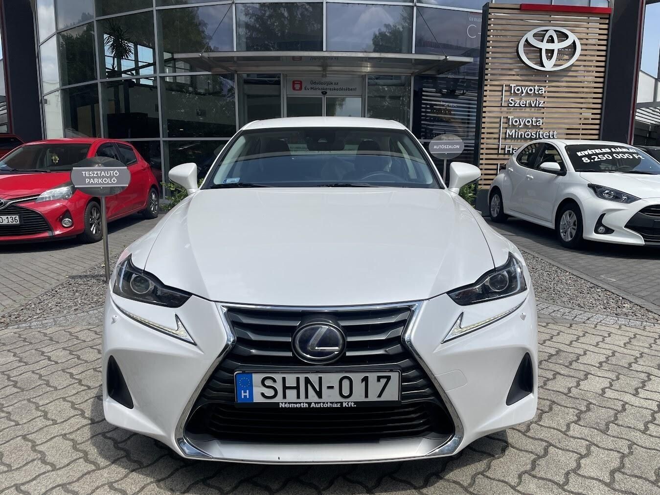 Lexus IS