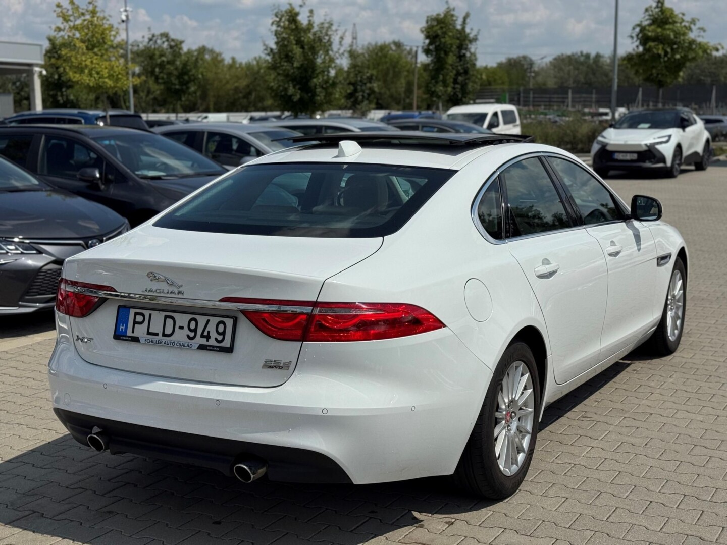 Jaguar XF