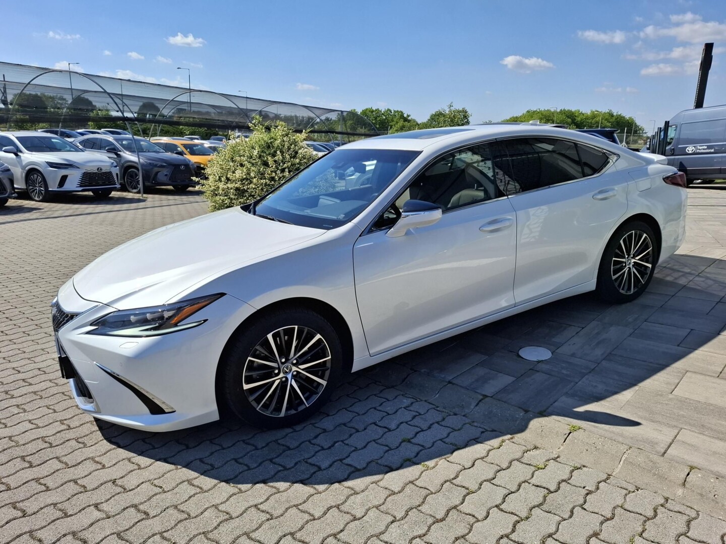 Lexus ES
