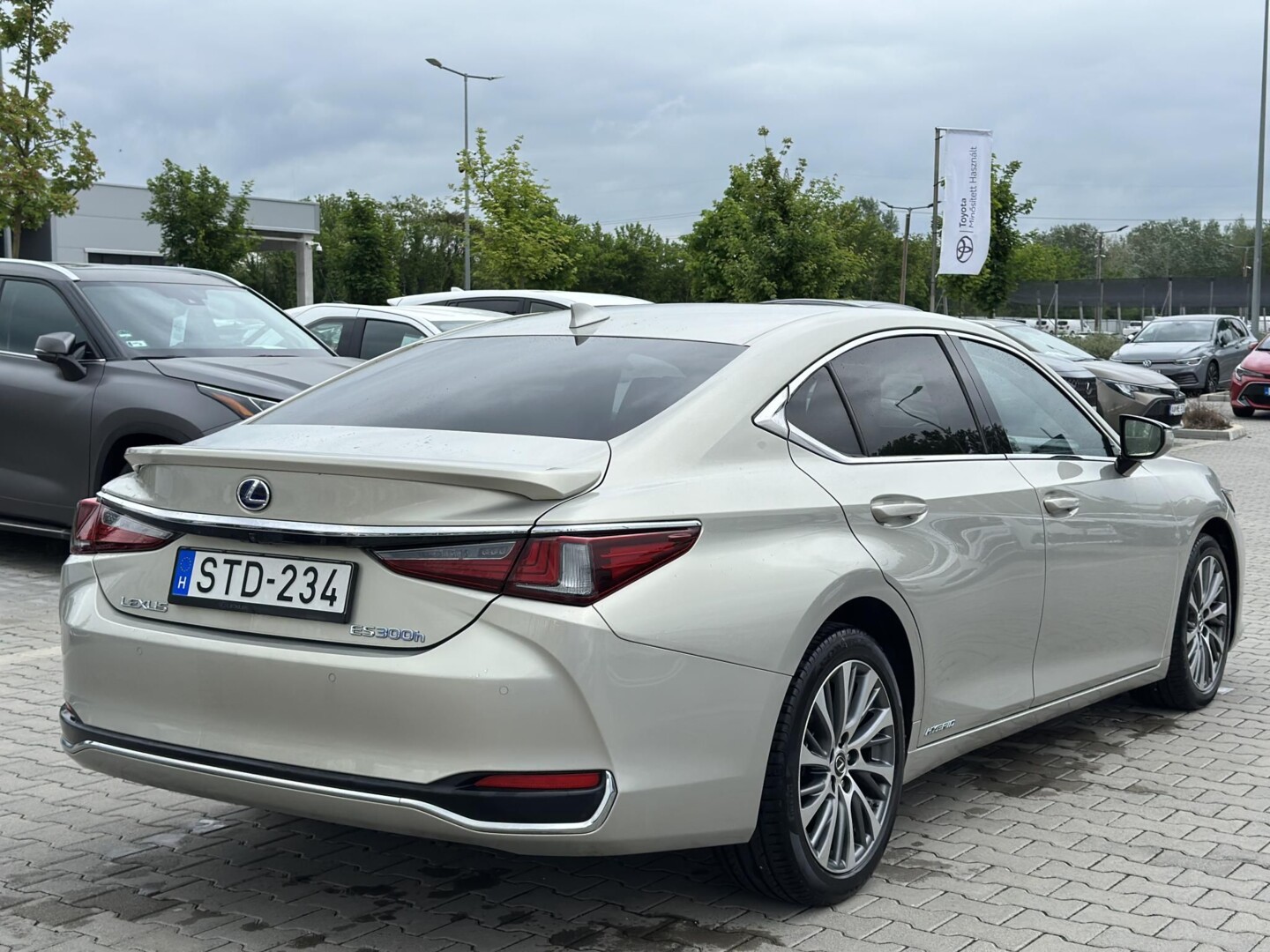 Lexus ES