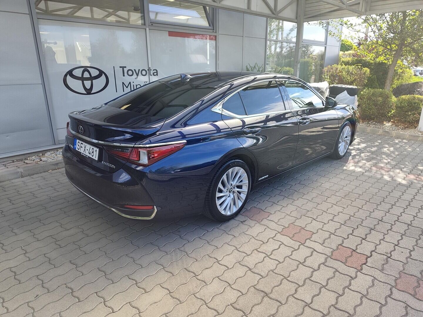 Lexus ES