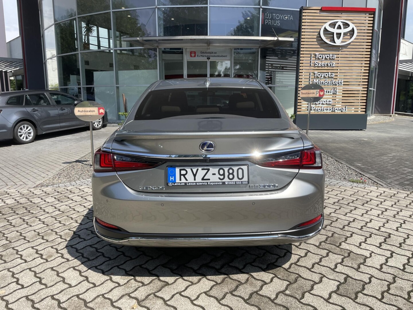 Lexus ES