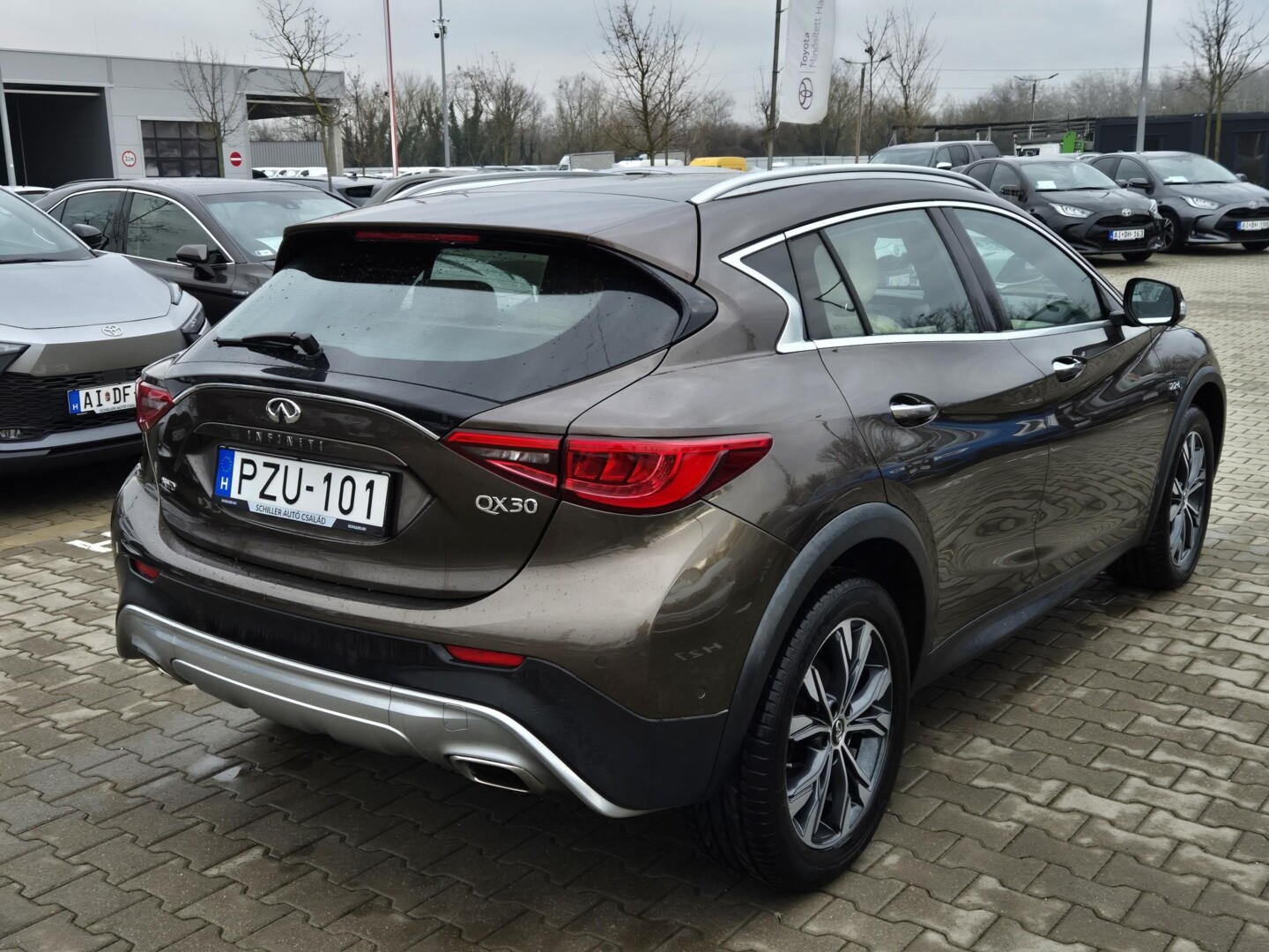 Infiniti QX30